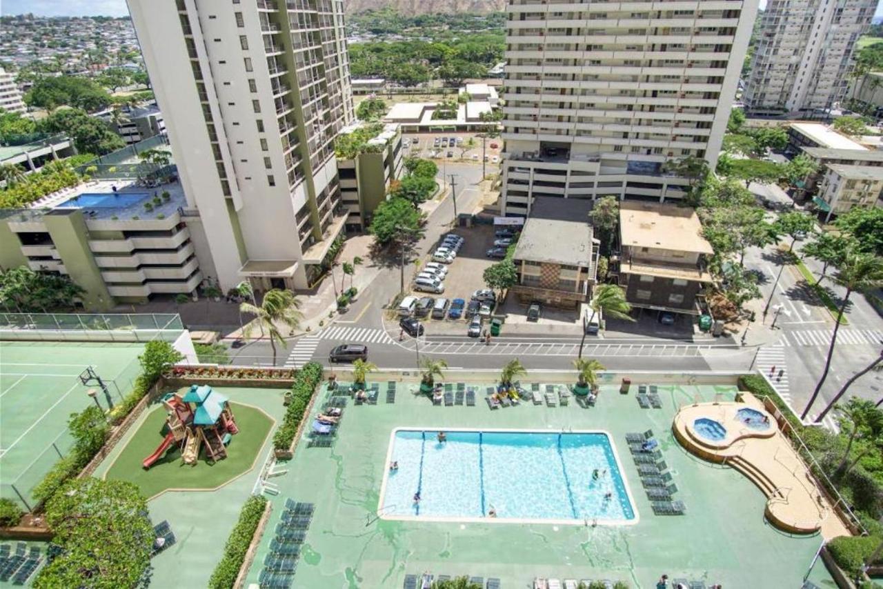 The Makai Suite At The Waikiki Banyan Honolulu Exterior photo
